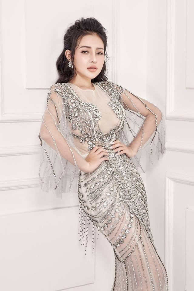 Ngân 98 còn khẳng định rằng mình đã chia tay bạn trai: "Đúng, tôi và anh Quang đã chia tay sau phẫu thuật thẩm mỹ"