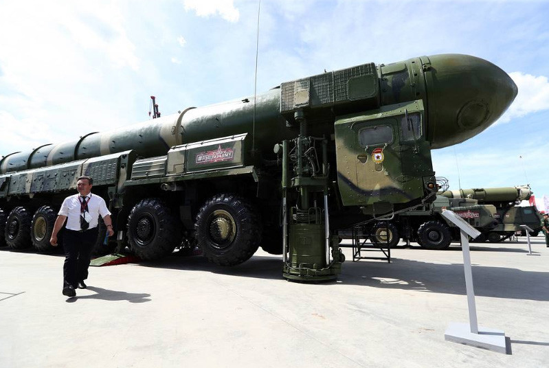 Xe phóng tên lửa đạn đạo liên lục địa RT-2PM.