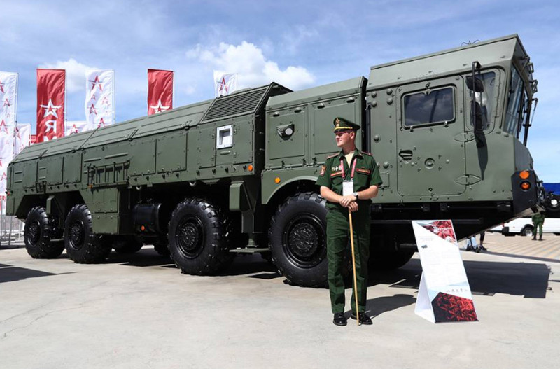 Xe phóng tên lửa đạn đạo chiến thuật Iskander-M.