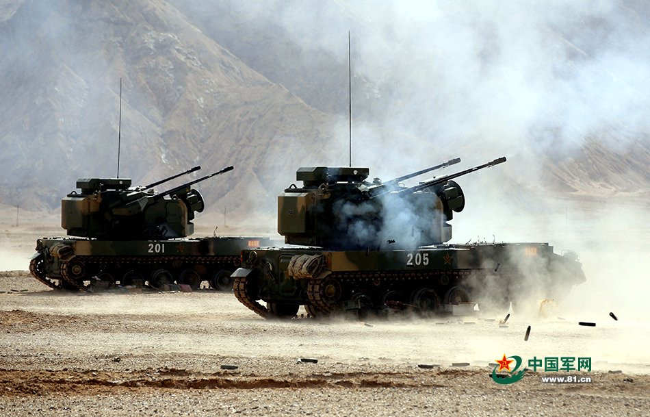 Hai khẩu pháo có trang bị hai hệ thống nạp đạn tự động hoàn toàn riêng biệt, điều này cho phép khi xảy ra sự cố, ít nhất một khẩu vẫn có khả năng nhả đạn để áp chế hoặc thậm chí là tiêu diệt mục tiêu. Nguồn ảnh: Military-today.