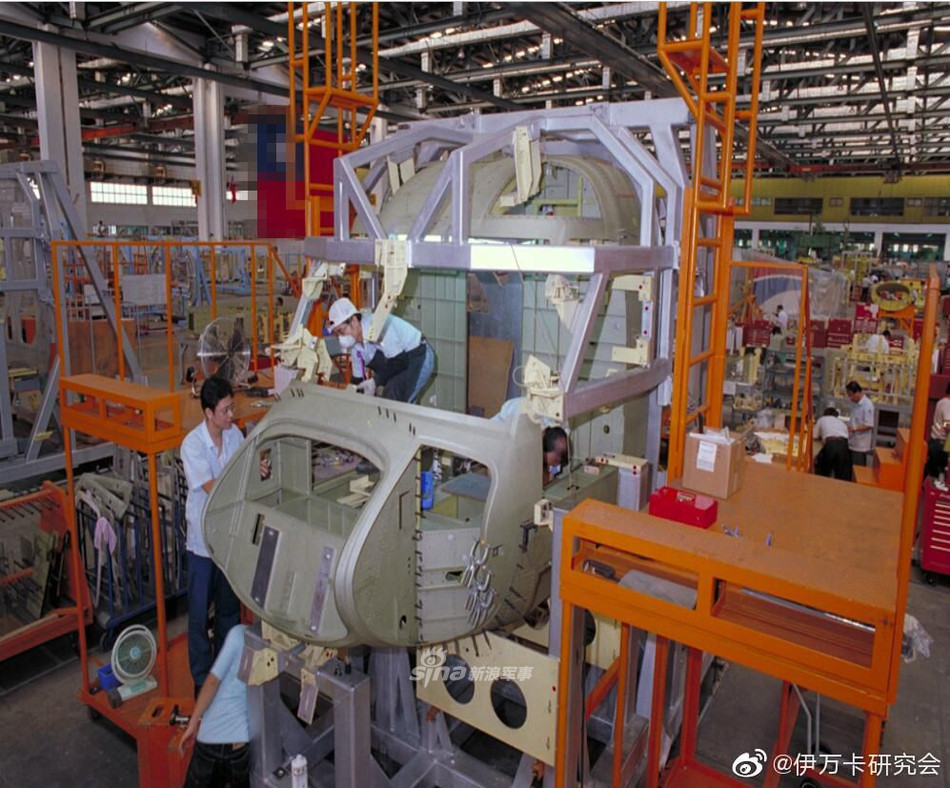 Tổng cộng có bốn tập đoàn thiết kế hàng không phát triển nhất Đài Loan tham gia vào dự án này. Bao gồm tập đoàn Vân Hán chịu trách nhiệm nghiên cứu động cơ, Ứng Dương thiết kế kiểu dáng khí động học, Thiên Lôi thiết kế hệ thống điện, điện từ và Thiên Kiếm thiết kế tên lửa. Nguồn ảnh: Sina.