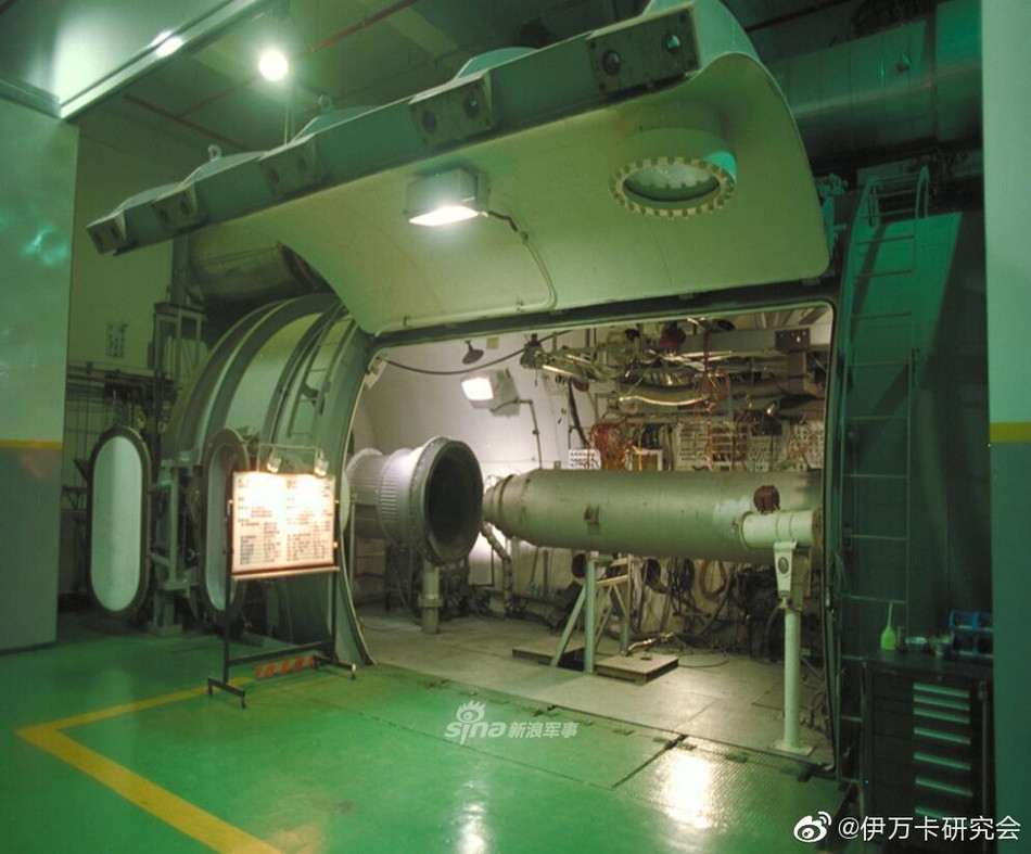 Có trọng lượng nhẹ nhưng lại được trang bị tới hai động cơ, tốc độ tối đa của IDF có thể lên tới Mach 1.8 - thành công này có được một phần cũng là nhờ kiểu dáng khí động học cực kỳ xuất sắc mà nó có được. Nguồn ảnh: Sina.