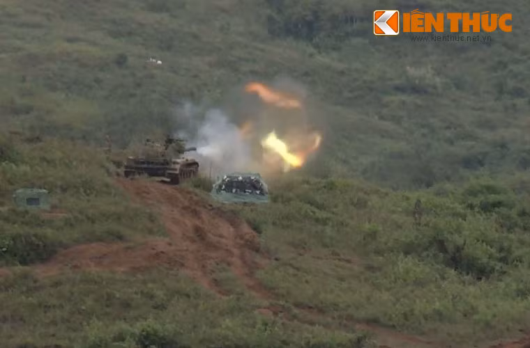 Trong chiến đấu tiến công, việc tạo thế bằng tăng và thiết giáp kết hợp với bộ binh có ý nghĩa hết sức quan trọng.