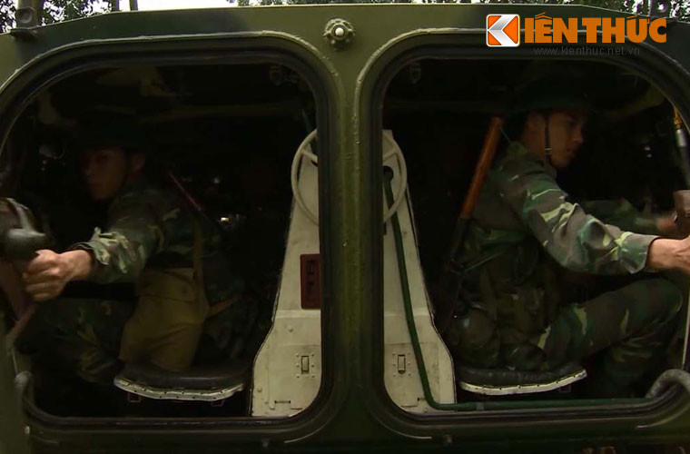 Xe thiết giáp BMP-1 được trang bị hỏa lực mạnh gồm pháo 73mm và tên lửa chống tăng cùng khả năng cơ động cao trên mặt đất và mặt nước với tốc độ cao.