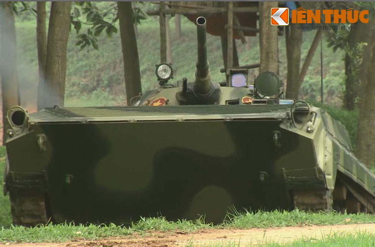 BMP-1 là xe chiến đấu bộ binh thế hệ thứ nhất do Liên Xô phát triển và chế tạo từ những năm 1960, chính thức trang bị năm 1966.