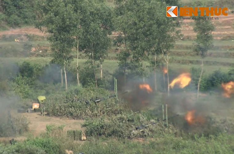 Sự kết hợp giữa bộ binh và tăng, thiết giáp trong chiến đấu cơ động tiến thường phát huy tác dụng trong chiến đấu ở địa hình đồng bằng và thành phố.