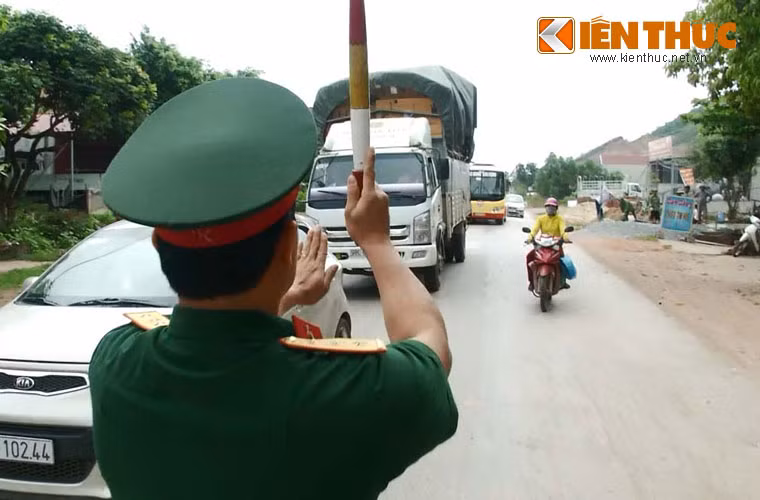 Trong chiến tranh bảo vệ Tổ quốc, Sư đoàn 325 đã cùng các lực lượng khác hoàn thành xuất sắc nhiệm vụ quốc tế giúp nước bạn Lào, Campuchia.
