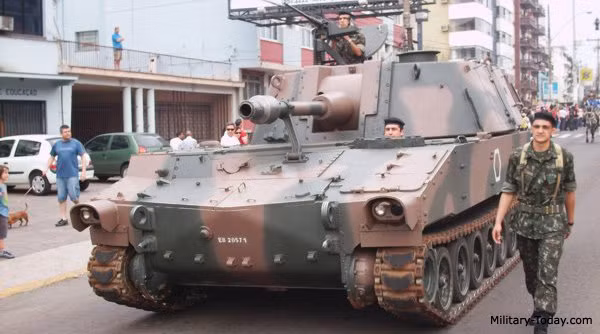 Pháo M108 thời chiến tranh Việt Nam nghỉ hưu trên toàn cầu Phao M108 thoi chien tranh Viet Nam nghi huu tren toan cau