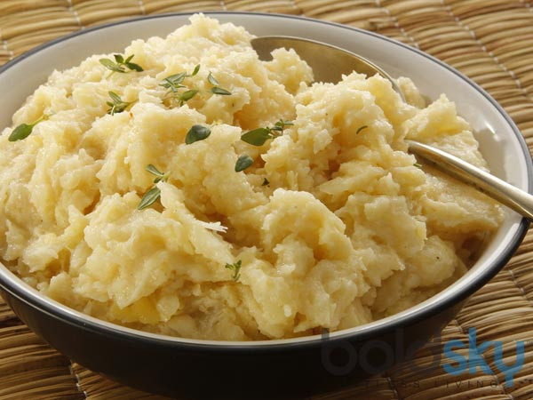  Khoai tây nghiền: Khoai tây nghiền rất thích hợp cho chế độ ăn gồm đồ ăn mềm và đồ ăn nhạt giúp kiểm soát tiêu chảy do ngộ độc thực phẩm. Vị nhạt của khoai tây nghiền giúp ngăn làm trầm trọng các vấn đề dạ dày và hỗ trợ tiêu hóa.