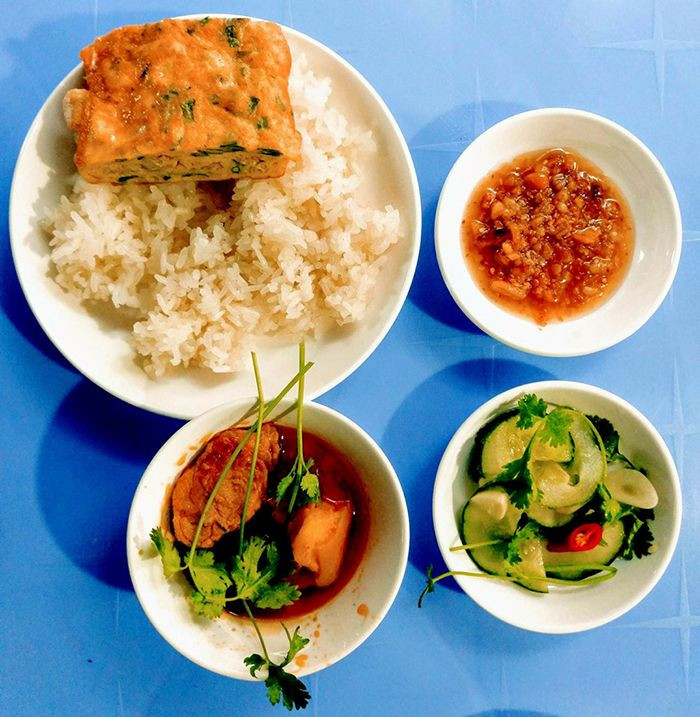 Loại nước chấm này thường được dùng cùng với chuối xanh, rau tía tô, kinh giới hoặc ăn cùng xôi. Ảnh: nghetinh.