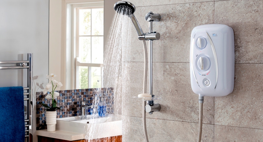  Tắm vào buổi sáng có thể giúp bạn tỉnh táo nhưng theo các chuyên gia, tắm vào cuối ngày có thể tốt hơn cho sức khỏe tổng thể của bạn. Ảnh: tritonshowers.