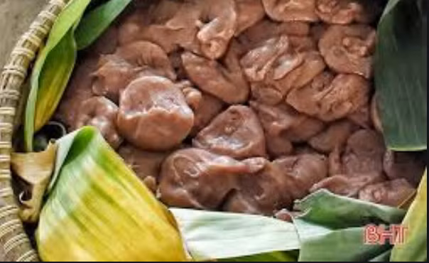 Tuy nhiên, theo thời gian, nó còn được ăn cùng với rất nhiều món khác như: xáo thịt bò, thịt chó, tiết bò, tiết lợn, xáo lòng lợn…Ảnh: baonghean.