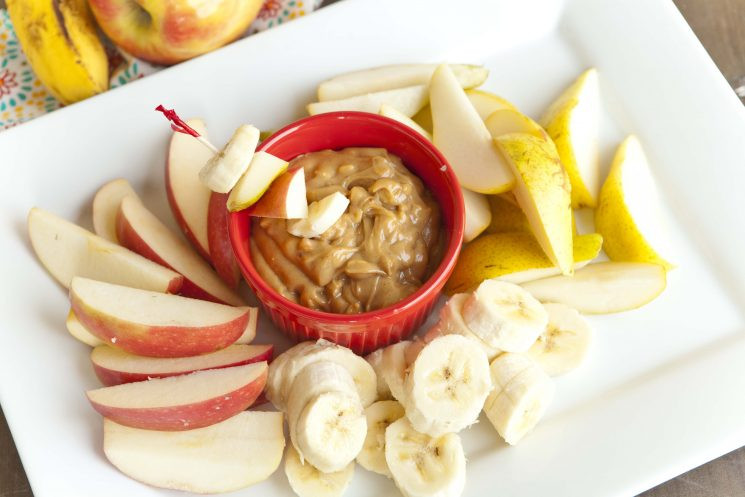 Lượng carbs có trong táo/chuối và chất béo có trong bơ lạc kết hợp với nhau không chỉ giúp bạn phục hồi sau khi chạy mà còn kiểm soát cơn đói trong suốt cả ngày. Ảnh: superhealthykids.