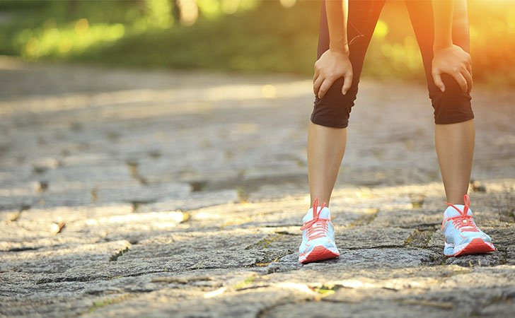 Uống nước trước một bữa ăn nhẹ hoặc một bữa chính sẽ giúp bạn cảm thấy no nhanh hơn, giúp kiểm soát lượng calo bạn nạp vào.