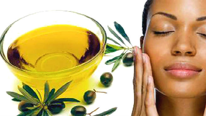 Đầu tiên, bạn hãy đặt một chiếc ghế hoặc giường tắm nắng ngoài trời nắng và trải một chiếc khăn lớn lên trên. Ảnh: beautyglimpse.