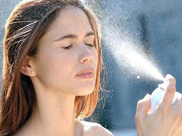 Trà xanh và vitamin E Trà xanh có đặc tính chống oxy hóa và chống viêm mạnh mẽ giúp nuôi dưỡng và làm dịu da. Ảnh: queenie.