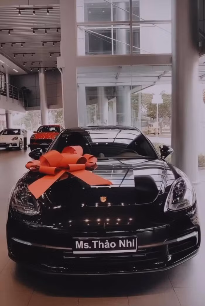 Ban gai CEO Tong Dong Khue len tieng viec duoc tang 