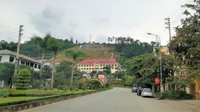 Lanh dao Hoa Binh noi gi ve cong trinh xay lap khau hieu het 10 ty dong?