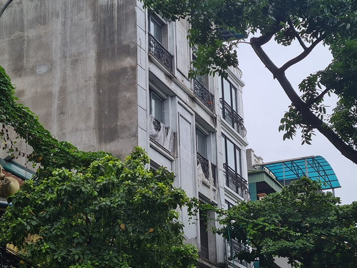 Trả lời báo chí, lãnh đạo Đội QLTTXD quận Hoàn Kiếm khẳng định công trình xây dựng số 41 - 43 Hàng Bông chỉ được cấp phép 6 tầng có tum.