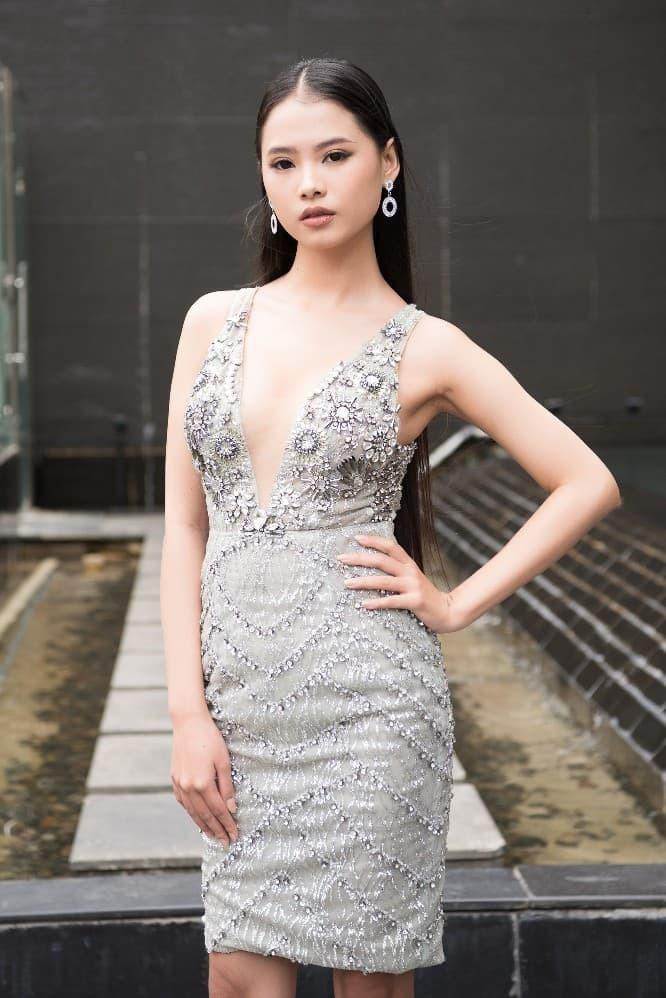 Thí sinh từng tham gia Miss World Vietnam 2019 Nguyễn Thùy Dương cũng để lại nhiều tiếc nuối khi trượt khỏi top bán kết. Người đẹp có mài tóc dài gần 1m, từng gây ấn tượng cho khán giả từ khi mới xuất hiện trong dàn thí sinh.