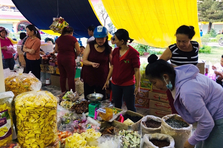 Nguoi dan Sai Gon do xo di sam do cung tien ong Cong ong Tao-Hinh-7