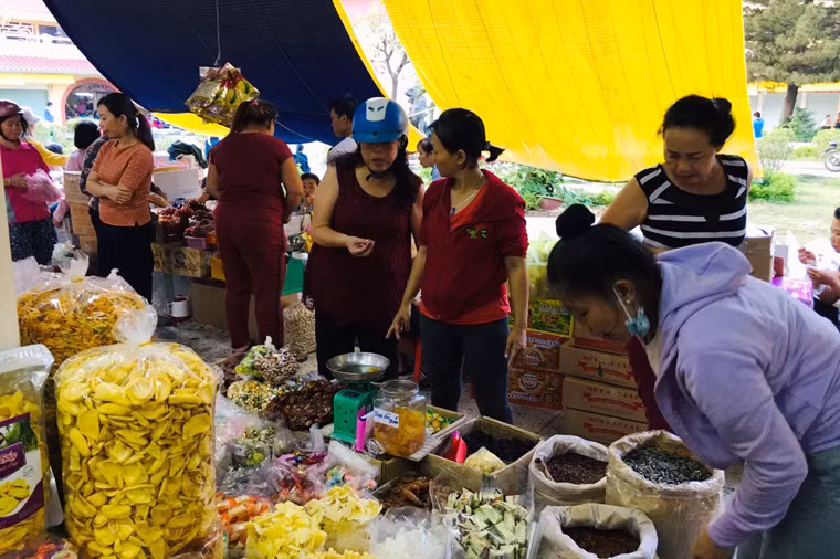 Nguoi dan Sai Gon do xo di sam do cung tien ong Cong ong Tao-Hinh-7