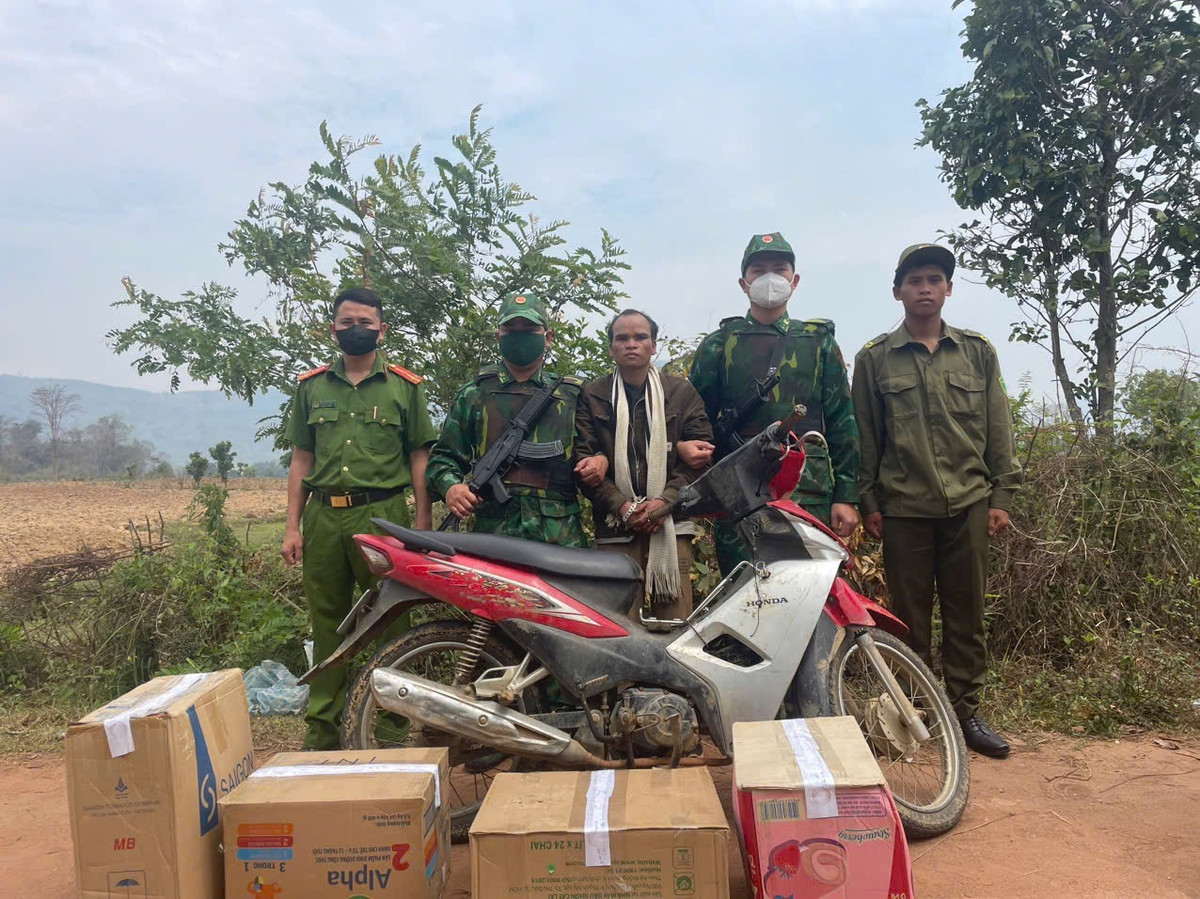 Bat doi tuong van chuyen trai phep hon 1 ta thuoc no