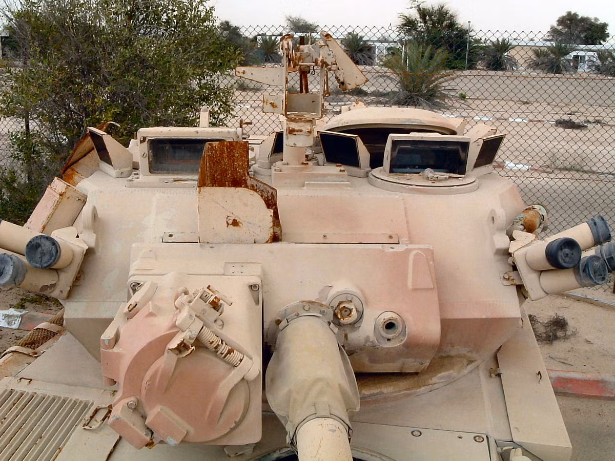 Thậm chí, trong một số thử nghiệm, thì đạn xuyên giáp súng máy cỡ 7,62x51mm (có độ xuyên 18mm ở cự ly bắn 100m) “thừa sức” chọc thủng FV101.