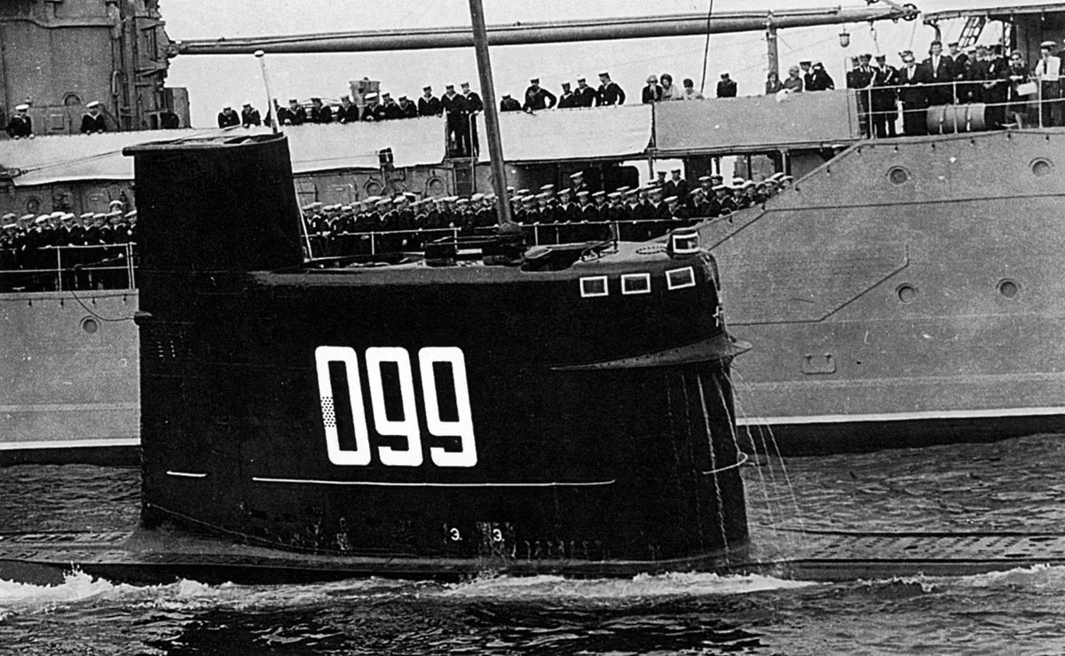 30 chiếc Project 615 đã được sản xuất từ 1952-1957, ít hơn nhiều so với kế hoạch ban đầu chế tạo 100 chiếc của Liên Xô. Chiếc cối cùng nghỉ hưu vào cuối 1970, hiện chỉ còn 2 chiếc được giữ lại làm bảo tàng. Project 615 có lượng gainx nước 540 tấn khi lặn, dài 56m, thủy thủ đoàn 30 người và trang bị 4 ống ngư lôi 533mm cùng 4 quả ngư lôi K-45.