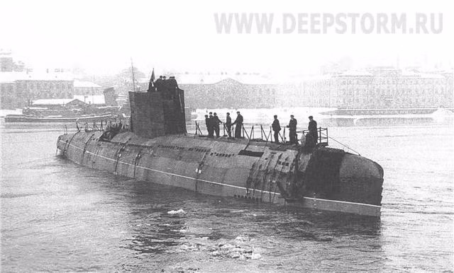 Tháng 3/1956, Liên Xô đưa vào sử dụng thử nghiệm chiếc tàu ngầm Project 617 sở hữu công nghệ độc nhất thế giới thời bấy giờ - động cơ AIP Walter với nhiên liệu HTP cho phép nó đạt tốc độ cao nhất Liên Xô thời bấy giờ khi trong trạng thái lặn – 20-22 hải lý/h. Chỉ có một chiếc duy nhất được chế tạo và sử dụng hạn chế, nó bị phá dỡ vào cuối năm 1959 sau khi gặp một tai nạn khi thử nghiệm lặn ở độ sâu 40-60m.