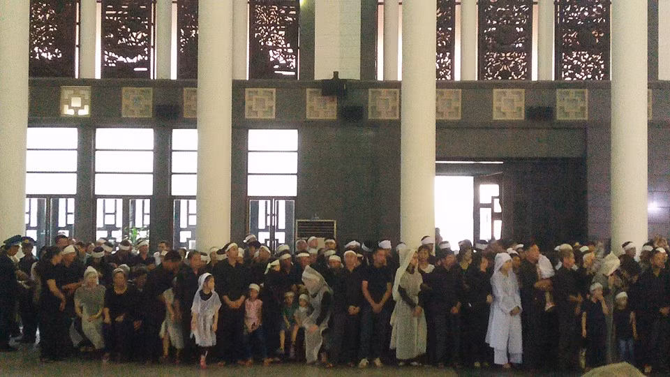 Truc tiep: Le vieng, truy dieu 9 chien si may bay CASA 212-Hinh-14