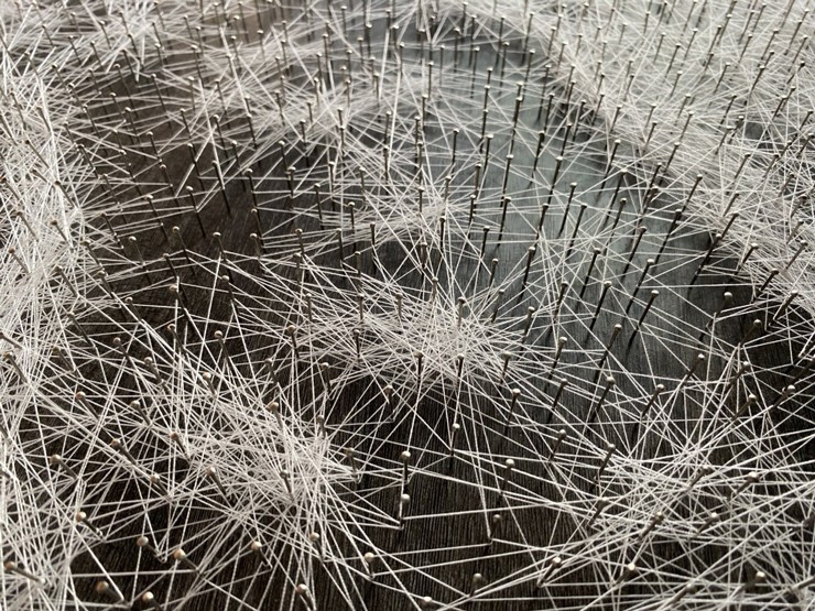 Ngỡ ngàng tranh sáng tạo từ đinh và chỉ bán giá vài chục triệu - Hình 2 Ngo ngang tranh sang tao tu dinh va chi ban gia vai chuc trieu-Hinh-2