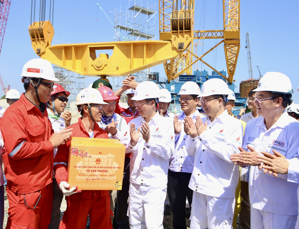 Petrovietnam khởi động năm 2024 với nhiều kết quả tích cực Petrovietnam khoi dong nam 2024 voi nhieu ket qua tich cuc