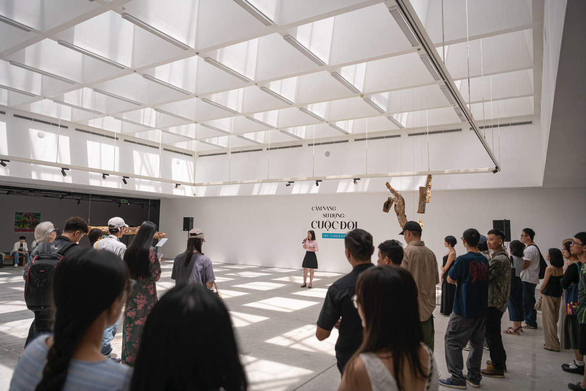 VCCA gioi thieu trien lam “Cam nang su dung: Cuoc doi“