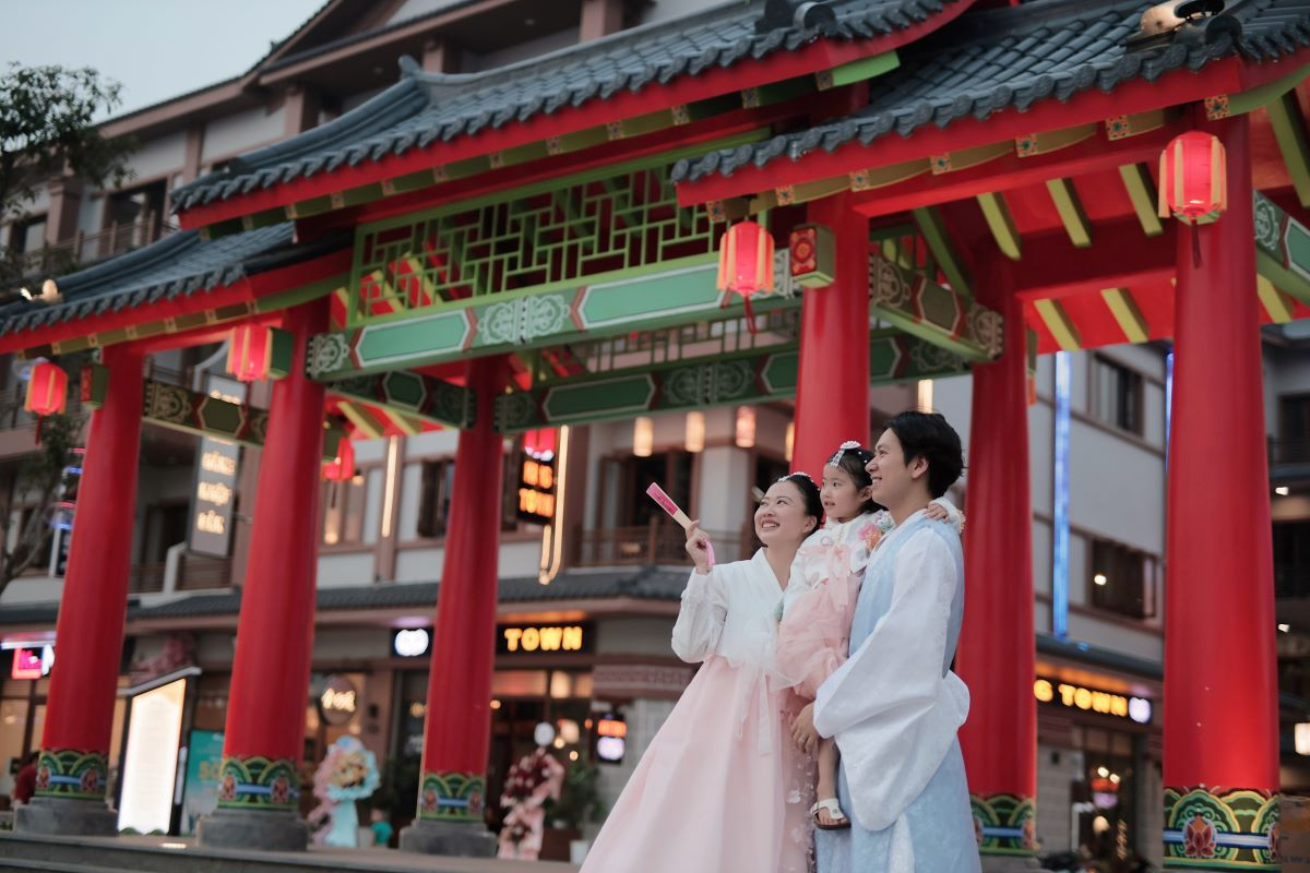 Ly do Trung tam Han Quoc moi tai Viet Nam “cham vao trai tim” cong dong nguoi Han xa xu