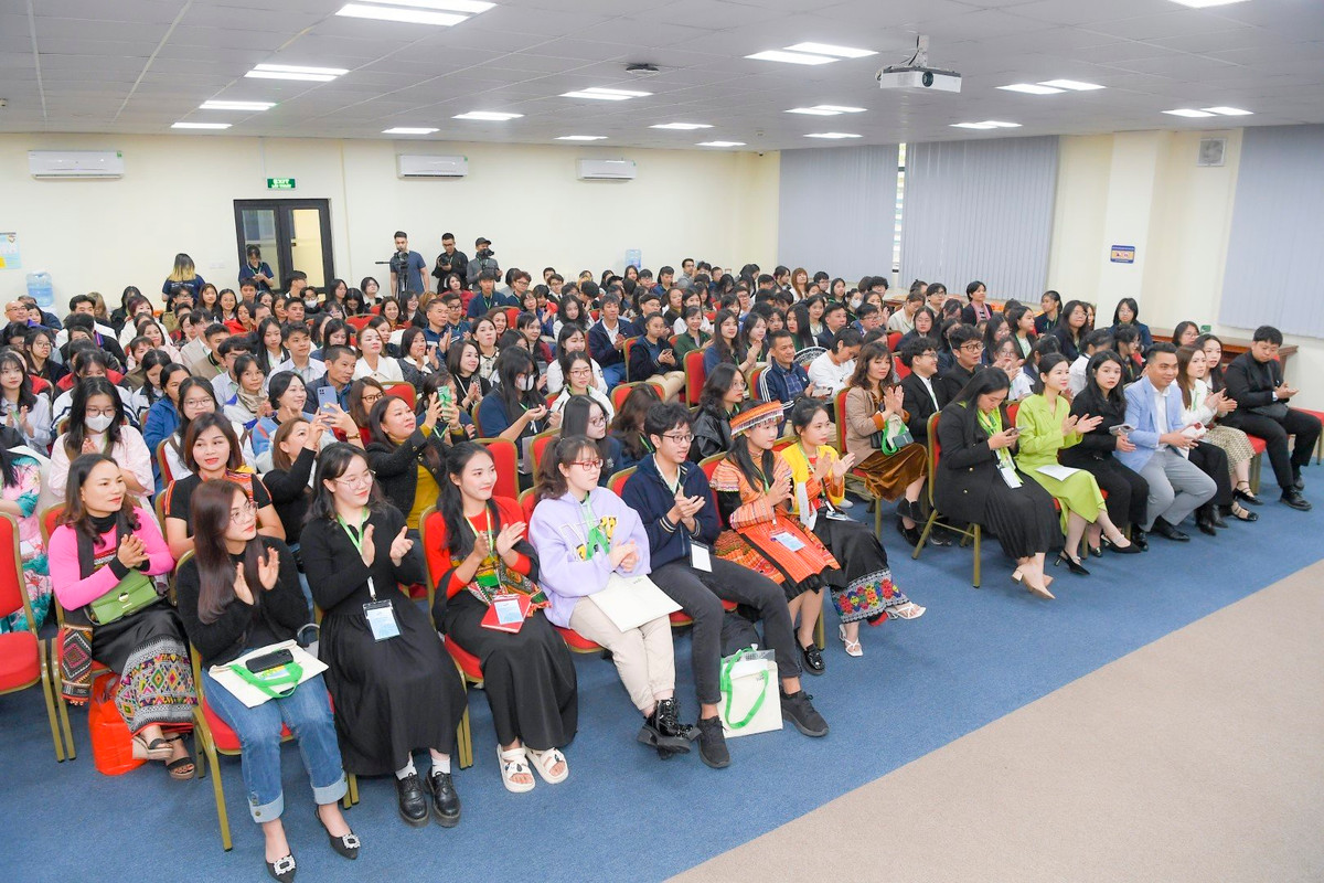 Lộ diện 16 đội xuất sắc nhất “Tiếng nói Xanh” sau màn tranh tài nảy lửa - Hình 2 Lo dien 16 doi xuat sac nhat “Tieng noi Xanh” sau man tranh tai nay lua-Hinh-2