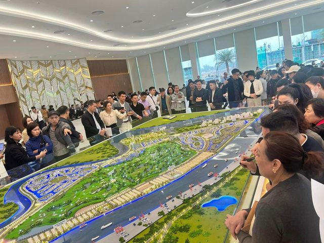 “Tâm chấn” Vinhomes Royal Island khuynh đảo thị trường - Hình 2 “Tam chan” Vinhomes Royal Island khuynh dao thi truong-Hinh-2