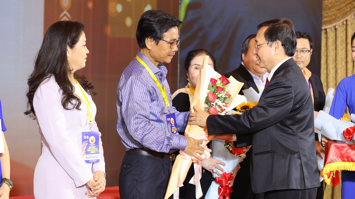 Vinamilk 28 nam lien tiep giu danh hieu hang Viet Nam chat luong cao-Hinh-4