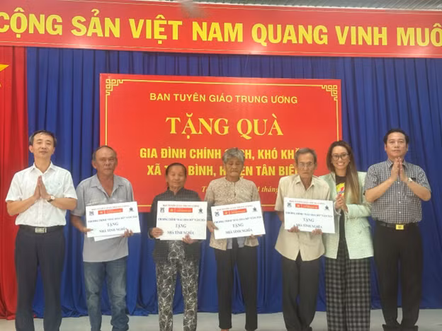 Hien thuc uoc mo ve ngoi nha moi khang trang cho cac gia dinh chinh sach tai dia phuong