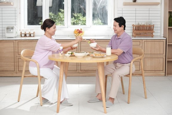 Muốn hệ miễn dịch khỏe mạnh, người lớn tuổi cần duy trì 4 thói quen - Hình 3 Muon he mien dich khoe manh, nguoi lon tuoi can duy tri 4 thoi quen-Hinh-3