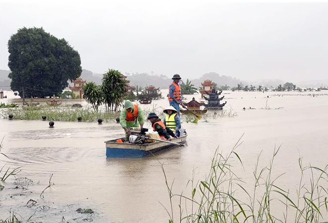 Vingroup ủng hộ 250 tỷ đồng cho đồng bào bị thiệt hại do bão lũ Vingroup ung ho 250 ty dong cho dong bao bi thiet hai do bao lu
