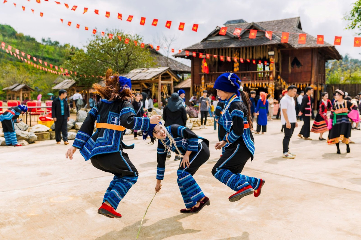 Lễ hội “Mùa vàng bản Mây” khuấy động không khí Fansipan - Hình 2 Le hoi “Mua vang ban May” khuay dong khong khi Fansipan-Hinh-2