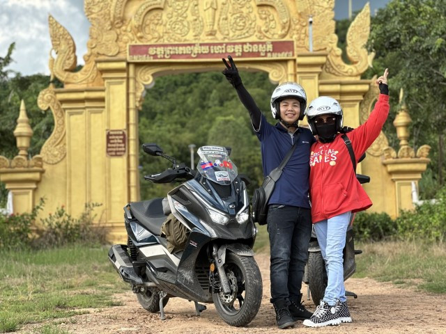 Me U60 chay xe may di phuot Da Lat cung con trai-Hinh-2