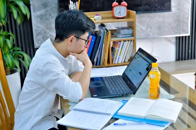 Lắng lòng câu chuyện người lao động xa xứ lập nghiệp - Hình 2 Lang long cau chuyen nguoi lao dong xa xu lap nghiep-Hinh-2