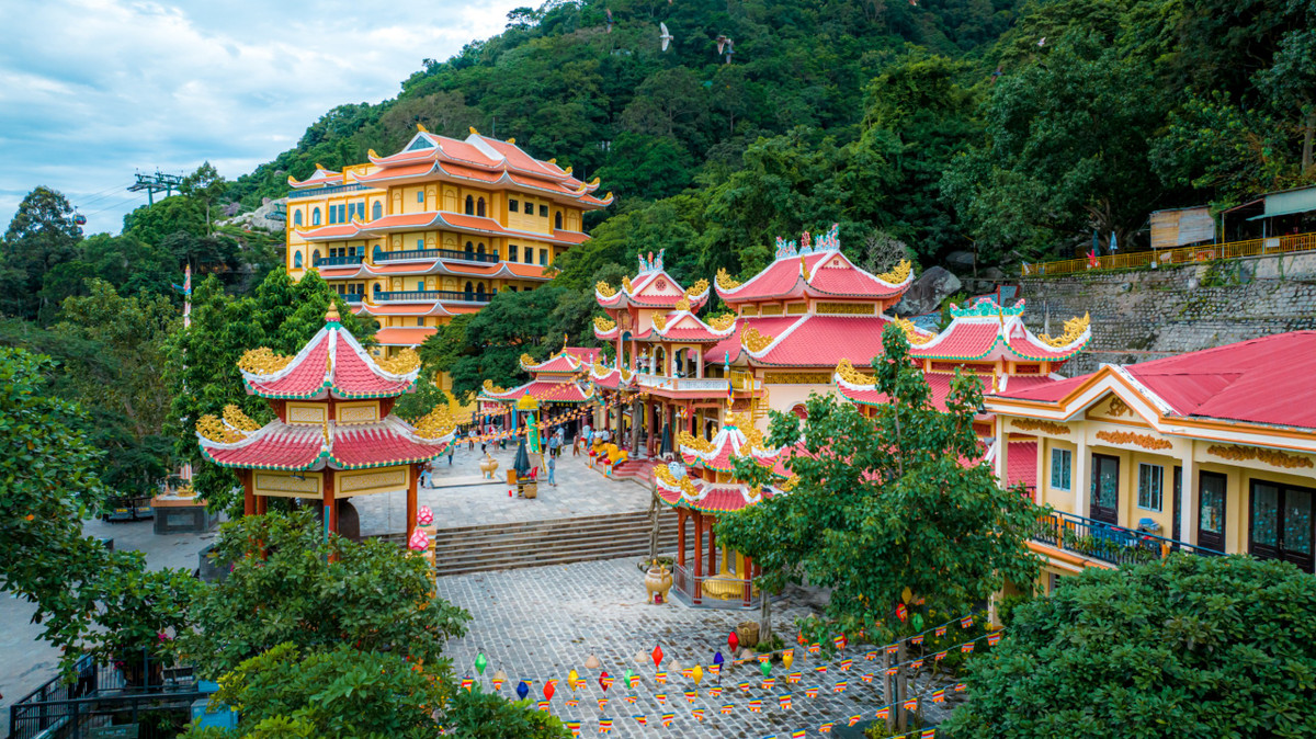 Khoi dong chien dich Ngay Xanh Nui Ba: Phat tu chung tay lam sach Nui Ba Den-Hinh-2