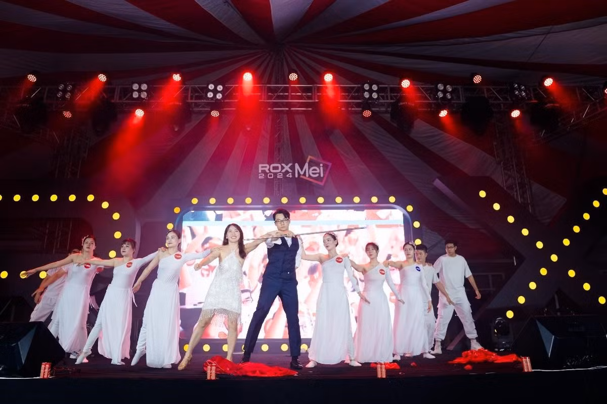 Ấn tượng hoạt động kỷ niệm 28 năm thành lập của ROX Group - Hình 3 An tuong hoat dong ky niem 28 nam thanh lap cua ROX Group-Hinh-3