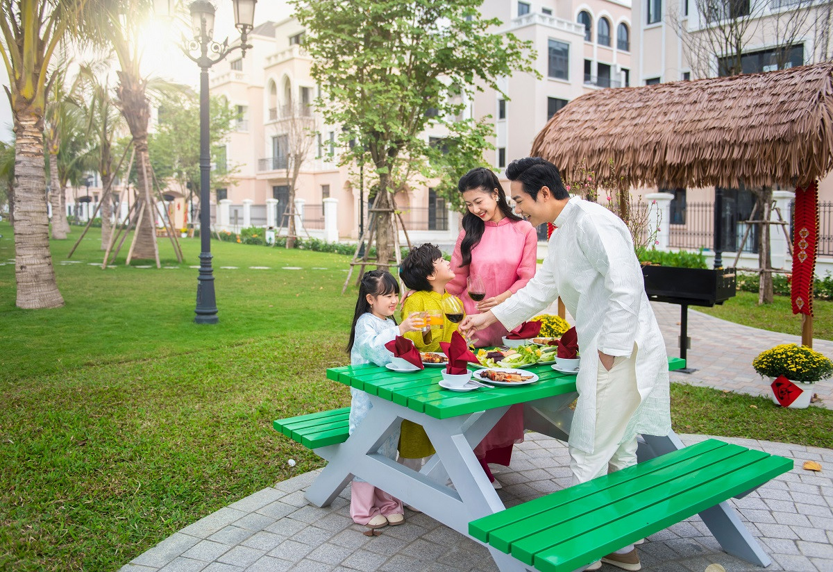 Cu dan hao hung chuyen ve “quan Kinh Do” truoc mua tuyen sinh dau tien cua Vinschool Ocean Park 2-Hinh-3