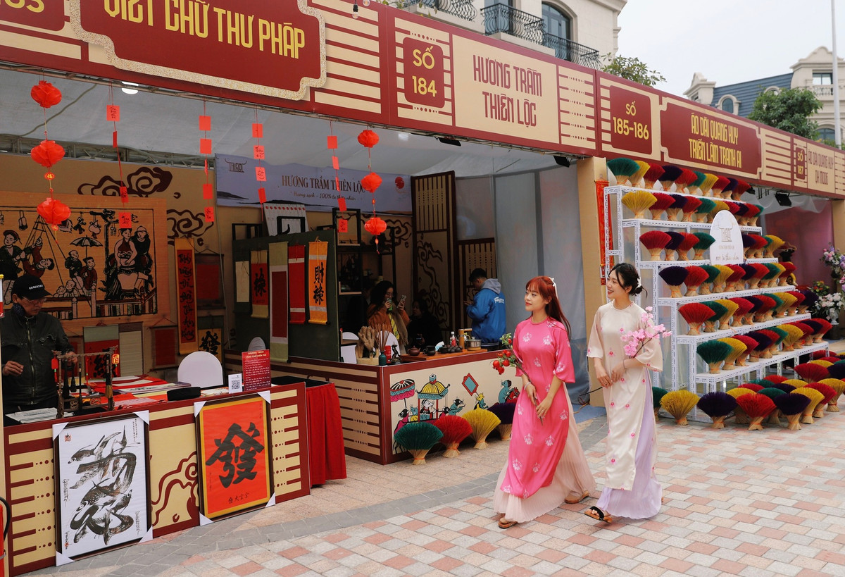 Diem danh loat trai nghiem vui quen loi ve khong the bo lo khi an Tet tai quan Kinh Do