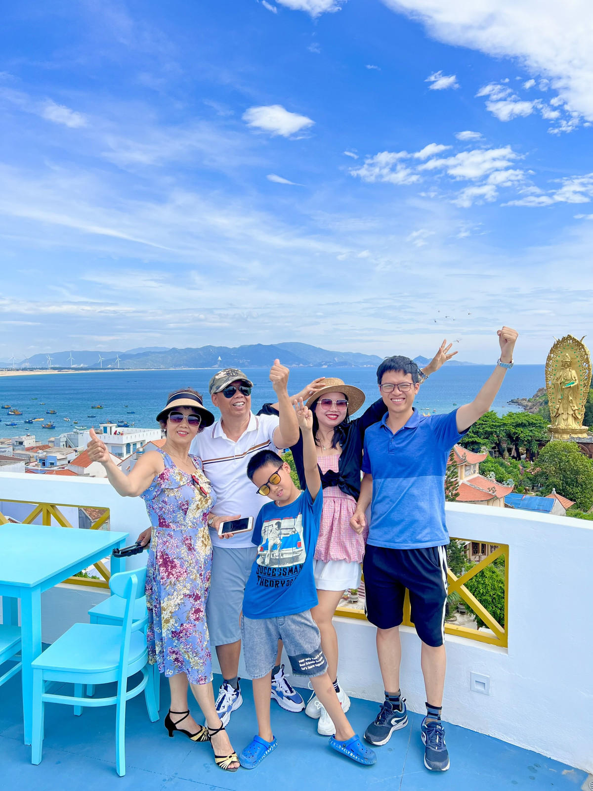 Me Ha Noi dua con du lich he xuyen Viet, nhan dieu bat ngo kho tin-Hinh-4