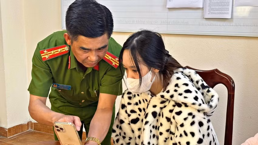 4 người trong 'clip 5 phụ nữ đánh cô gái' ở Đà Lạt bị khởi tố - Hình 2 4 nguoi trong 'clip 5 phu nu danh co gai' o Da Lat bi khoi to-Hinh-2